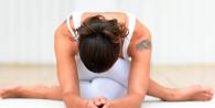 Yoga du soir: comment apprendre à se détendre avant le coucher Yoga pendant les exercices de nuit